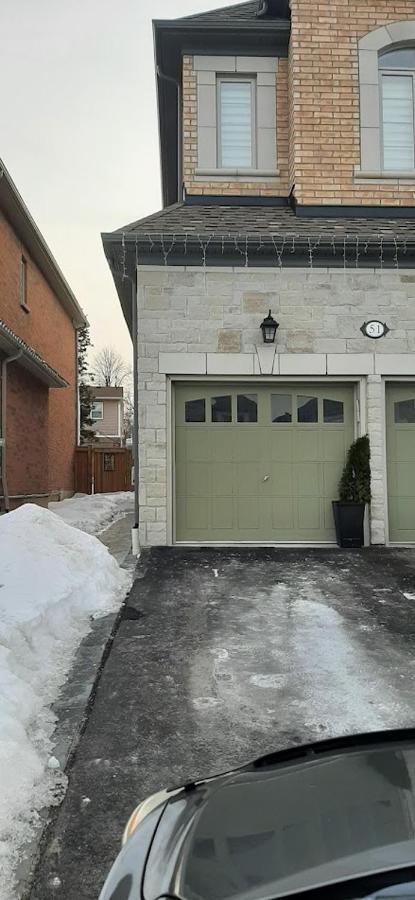 2 Bedrooms 2 Washrooms 2 Parking Spots Basement Apartment Newmarket Exterior photo